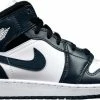Nike Air Jordan 1 Mid Armory Navy (GS) 554725-411 Maat 36.5 Kleur Als Op Foto -Dames-schoenen Verkoop 550x303 1