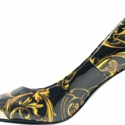 Versace Jeans Couture Versace Jeans Fondo Scarlett Dis. S50 Dames Pump - Zwart/Goud - Maat 39 10 Versace Jeans Couture Versace Jeans Fondo Scarlett Dis. S50 Dames Pump - Zwart/Goud - Maat 39 -Dames-schoenen Verkoop 550x345 3