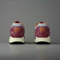 Nike Air Max 1 Patta Waves Rush Maroon (With Bracelet) DO9549-001 Maat 44.5 Metallic Silver;Rush Maroon 30 Nike Air Max 1 Patta Waves Rush Maroon (With Bracelet) DO9549-001 Maat 44.5 Metallic Silver;Rush Maroon -Dames-schoenen Verkoop 550x366 53