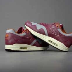 Nike Air Max 1 Patta Waves Rush Maroon (With Bracelet) DO9549-001 Maat 44.5 Metallic Silver;Rush Maroon 32 Nike Air Max 1 Patta Waves Rush Maroon (With Bracelet) DO9549-001 Maat 44.5 Metallic Silver;Rush Maroon -Dames-schoenen Verkoop 550x366 55