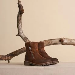 Travelin' Vartae Dames Enkellaarsjes - Winter Boots - Wax Suede Leer - Wol Gevoerd - Cognac - Maat 38 -Dames-schoenen Verkoop 550x550 217