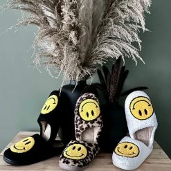 Badrock Smiley Sloffen – Unisex Pantoffels Smiley – Smiley Slippers - Sloffen – Zachte Pantoffels – Gekke Sloffen – Sloffen Dames & Heren – Zwart - Cadeau - Maat 41/42 -Dames-schoenen Verkoop 550x550 270