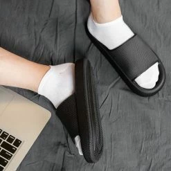 Geweo - Badslippers - EVA Slippers Heren Dames - Pillow Slides - Kerstmis - Kerstfeest - Christmas Gift - Unisex - Verdikte - Antislip - Lichtgewicht - Zwart - Maat 36/37 18 Geweo - Badslippers - EVA Slippers Heren Dames - Pillow Slides - Kerstmis - Kerstfeest - Christmas Gift - Unisex - Verdikte - Antislip - Lichtgewicht - Zwart - Maat 36/37 -Dames-schoenen Verkoop 550x550 273