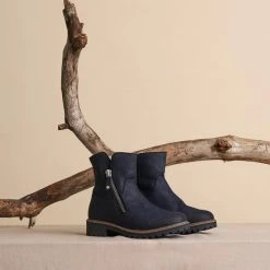 Travelin' Vartae Dames Enkellaarsjes - Winter Boots - Wax Suede Leer - Wol Gevoerd - Donkerblauw - Maat 42 19 Travelin' Vartae Dames Enkellaarsjes - Winter Boots - Wax Suede Leer - Wol Gevoerd - Donkerblauw - Maat 42 -Dames-schoenen Verkoop 550x550 288