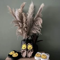 Badrock Smiley Sloffen – Unisex Pantoffels Smiley – Smiley Slippers - Sloffen – Zachte Pantoffels – Gekke Sloffen – Sloffen Dames & Heren – Zwart - Cadeau - Maat 41/42 -Dames-schoenen Verkoop 550x579 10